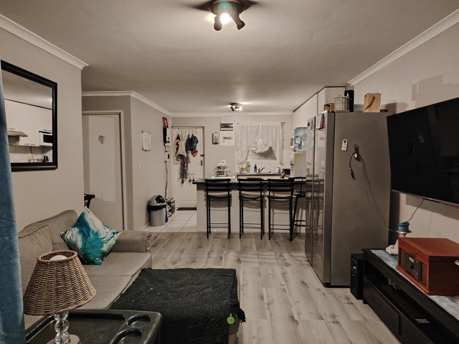 To Let 2 Bedroom Property for Rent in Goodwood Estate Western Cape